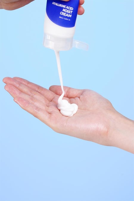 Isntree Hyaluronic Acid Moist Cream – Rich Hydrating Korean Moisturizer